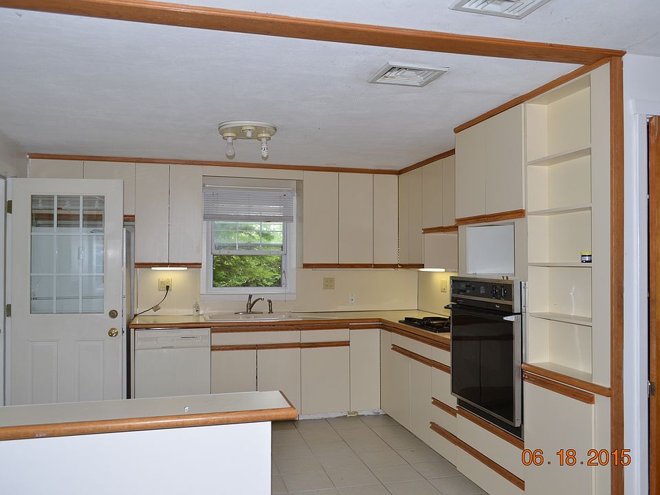 2nd image of 82 Leo Rd #House