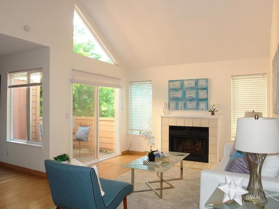 Livingroom with Vaulted Ceilings
