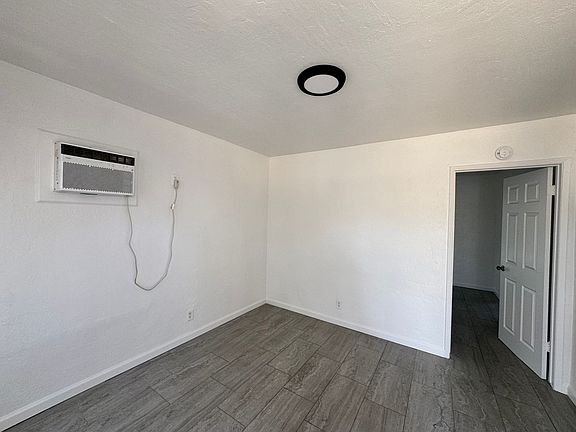 3rd image of 313-315 Beardsley Ave #315-F