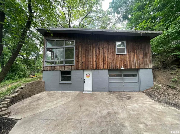 1220 31st Street Pl, Moline, IL 61265