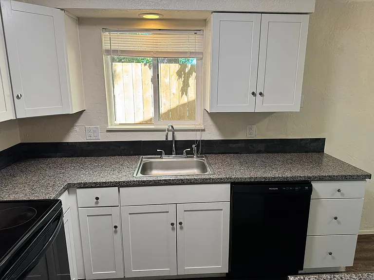 1739 Rainbow Loop — Photo 9