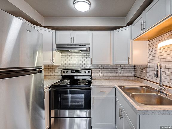 2nd image of 2323 Eastman Ave #2333-06