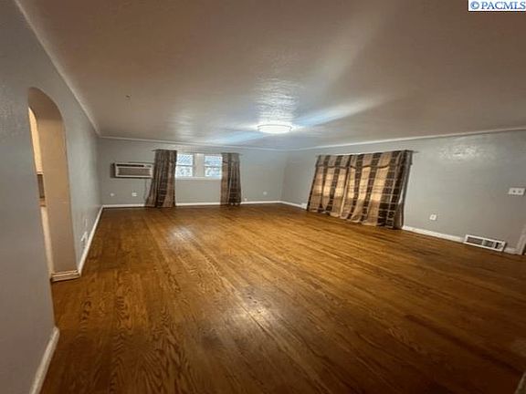 2nd image of 704 W Viola Ave