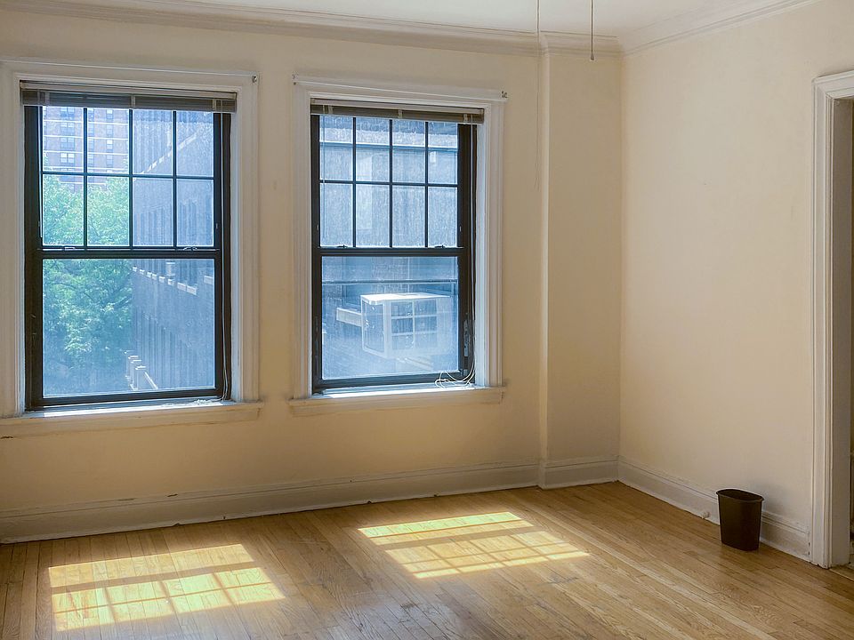 1st image of 540 1/2 W Briar Pl #4E