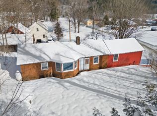 10 Bobbinshop Rd, Chelsea, VT 05038