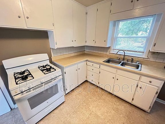 4th image of 8537 Highland Ave
