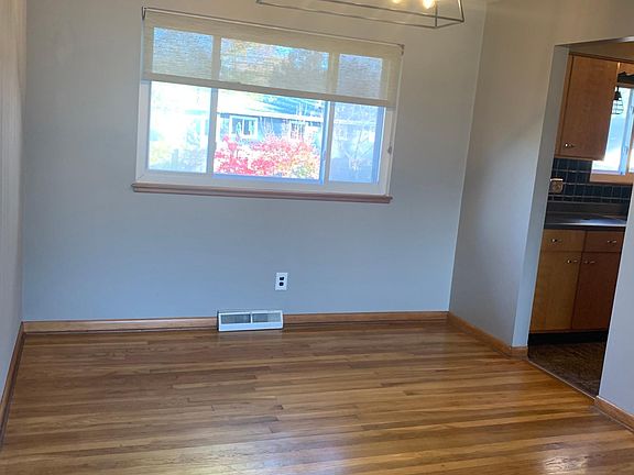 3rd image of 712 Thomas Ln