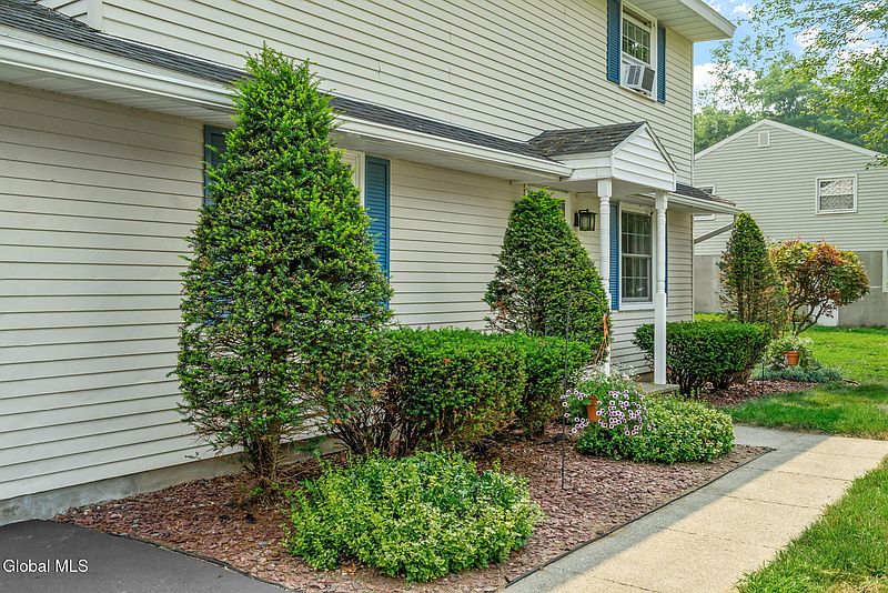 2nd image of 6 Colonial Drive