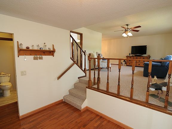 4th image of 709 Champagne Ave