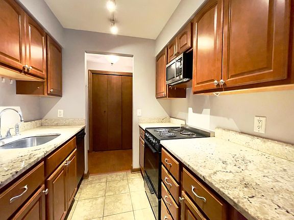 3rd image of 633 Robert St S APT 405