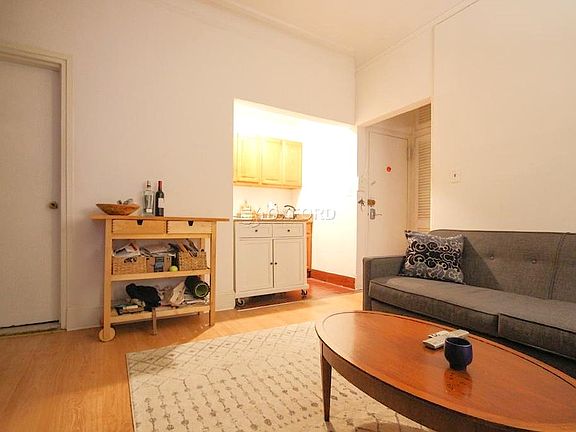 4th image of 37 E 29th St APT 3