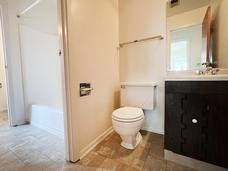 Four Worlds Apartments — Photo 45