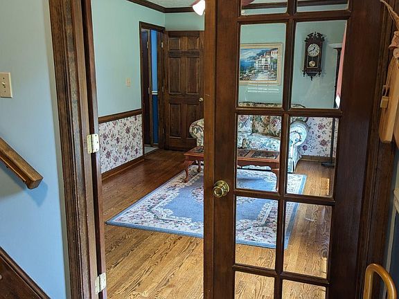 5th image of 1110 Country Club Dr