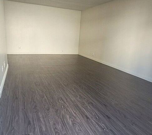 3rd image of 4160 W 182nd St #10871880