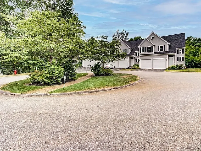 23 Holbrook Ln — Photo 4