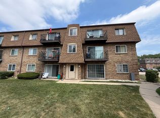 9428 Bay Colony Dr APT 1S, Des Plaines, IL 60016