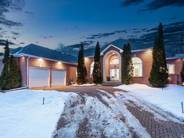 5 Countryside Grn, Ottawa, ON K2R 1B5