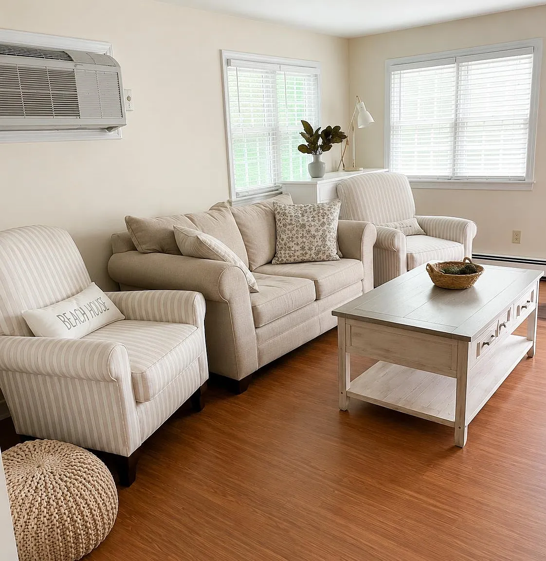 3 bed, 1.0 bath, 877 sqft, $2,350 — Photo 4