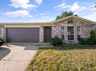 210 Faircrest Dr, Arlington, TX 76018