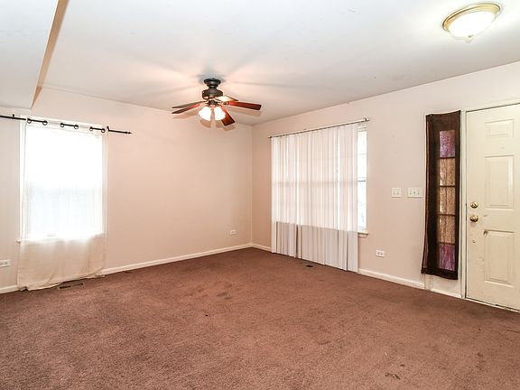 3rd image of 21466 Carlton St