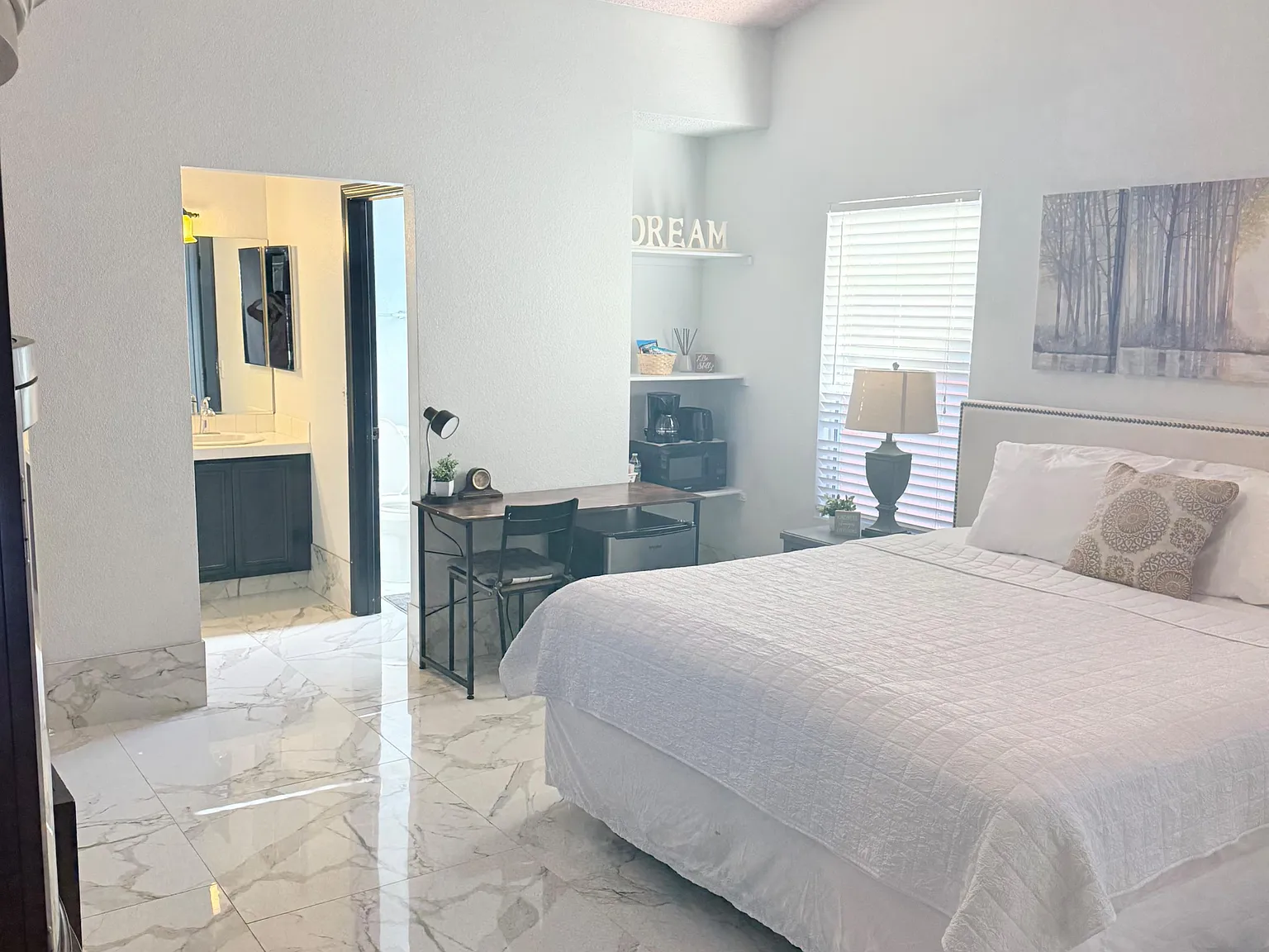 4 bed, 2.0 bath, 2240 sqft, $1,594 — Photo 4