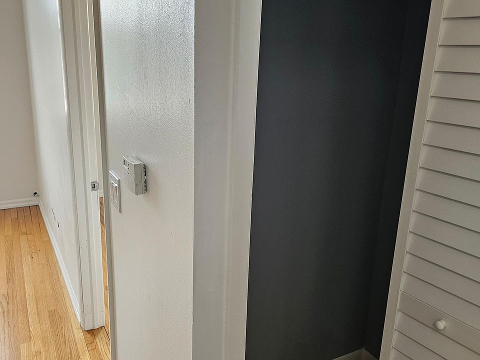 2nd image of 2219 S Paulina St #203