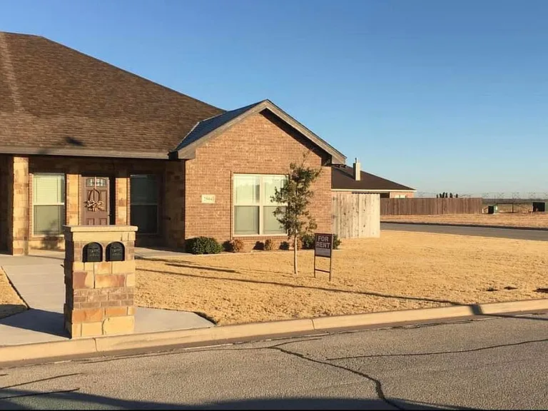 2504 Independence Blvd — Photo 3