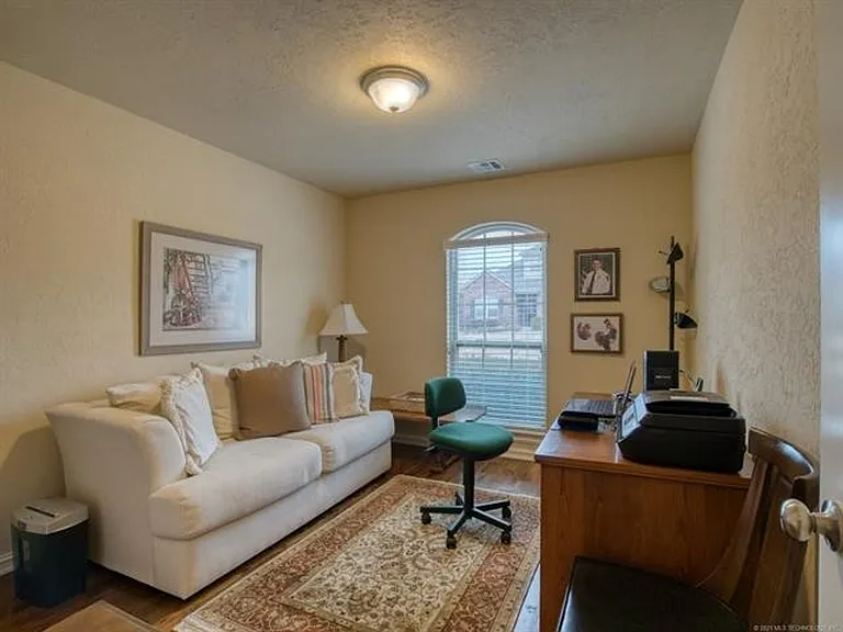 10724 Masters Cir — Photo 18