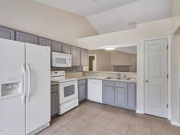 3rd image of 2739 Archer St