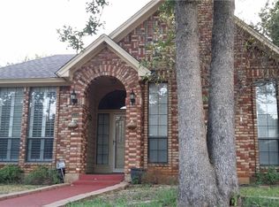 5300 Bradley Ln, Arlington, TX 76017