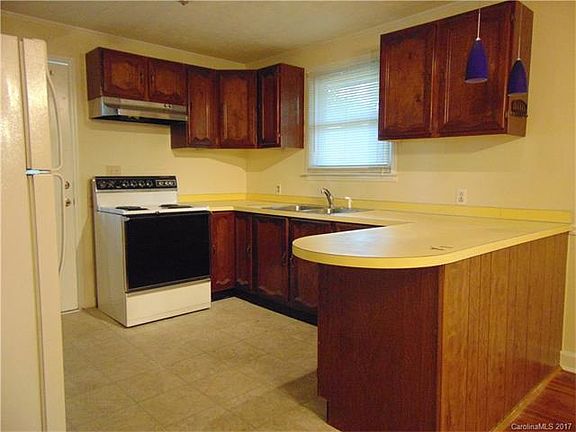 2nd image of 404 E Park Ave