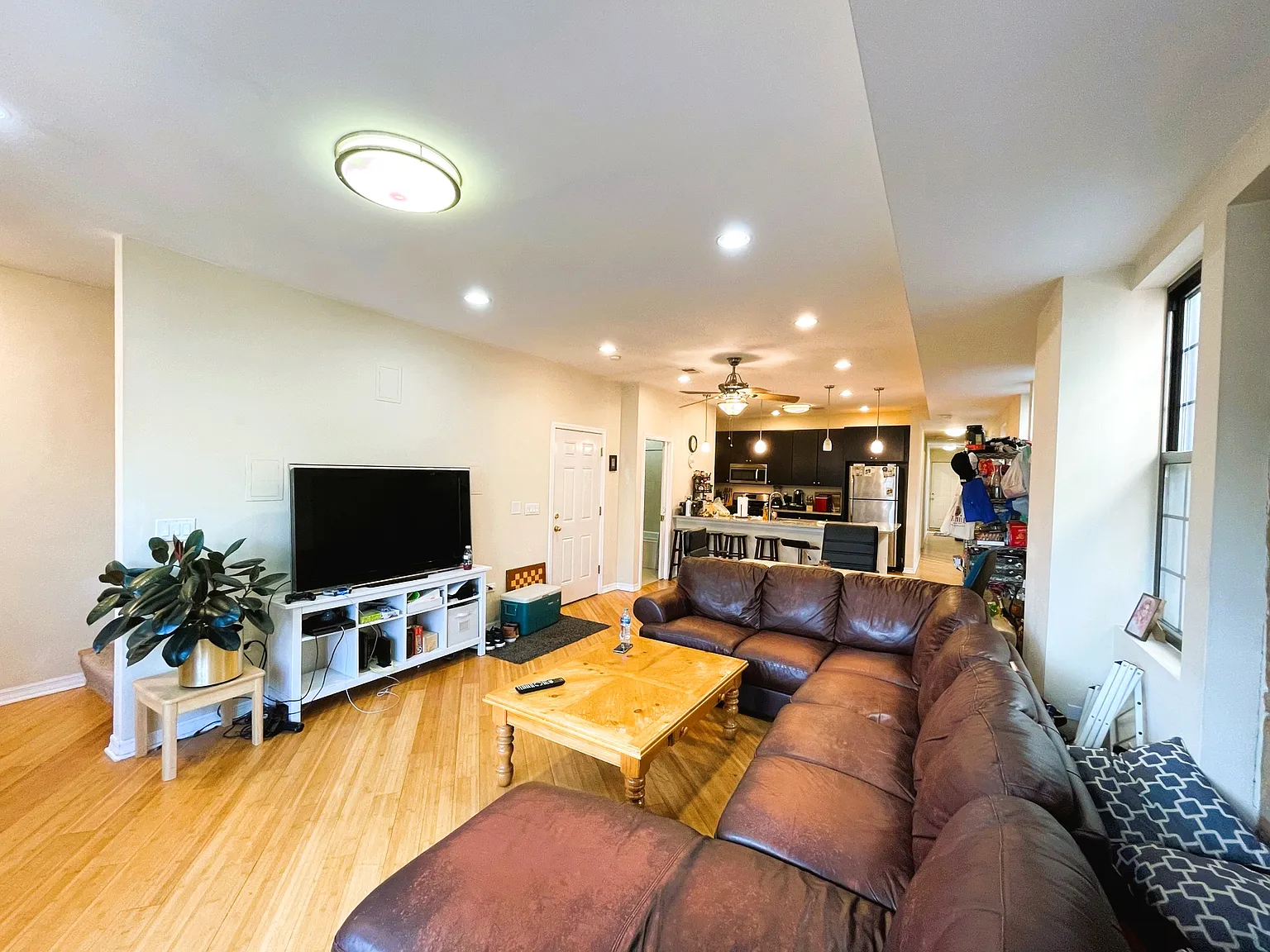 1522 W Superior St — Photo 2