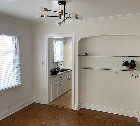 5th image of 7524 Willoughby Ave #A