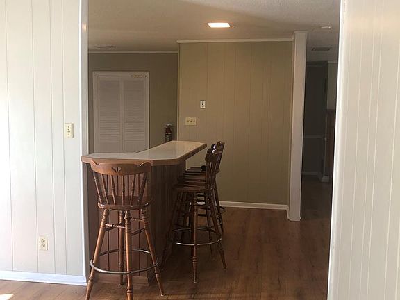 3rd image of 1695 S Pear Ln