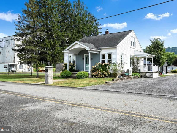 537 E Chestnut St, Hegins, PA 17938