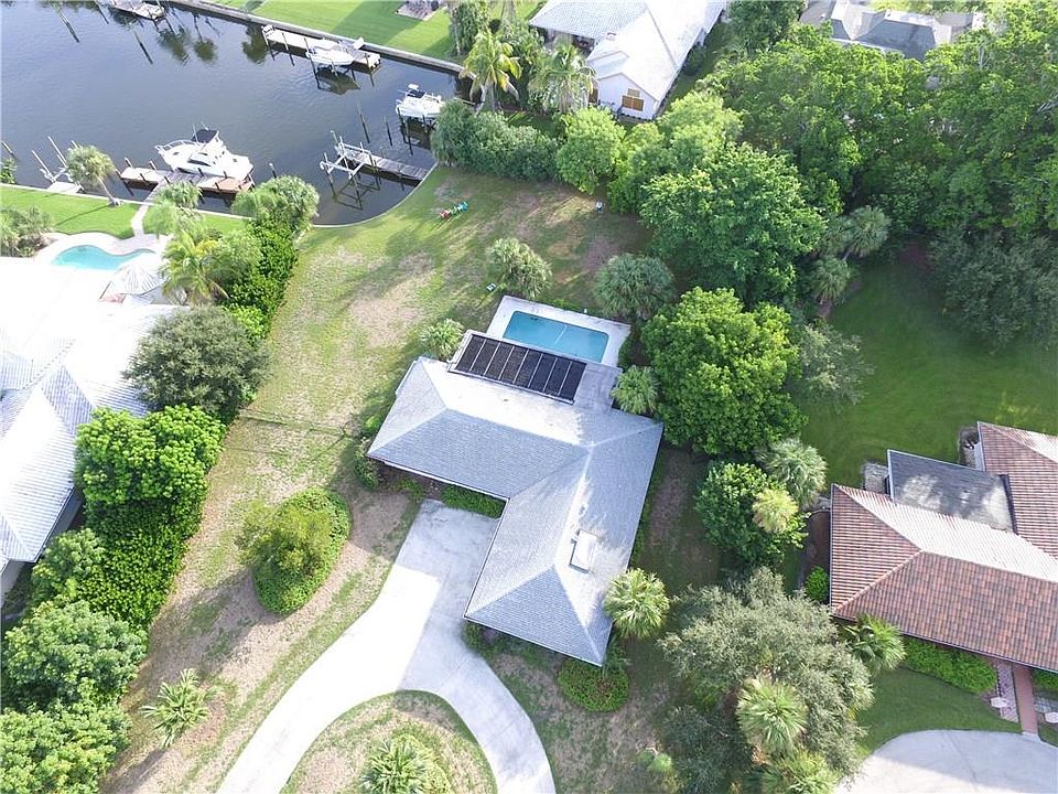 1st image of 890 Bowline Dr