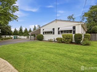 15 Bonham Dr, Edison, NJ 08837