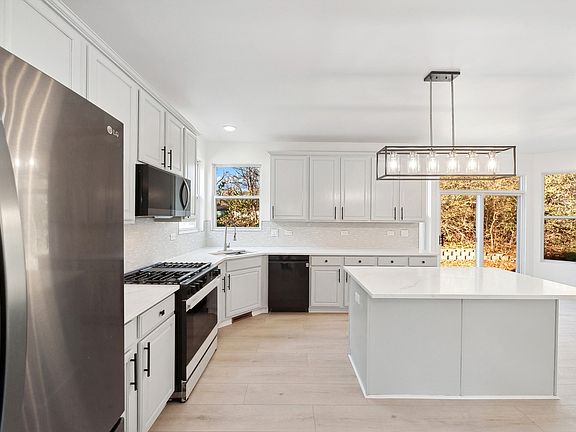4th image of 1921 Sebastian Dr