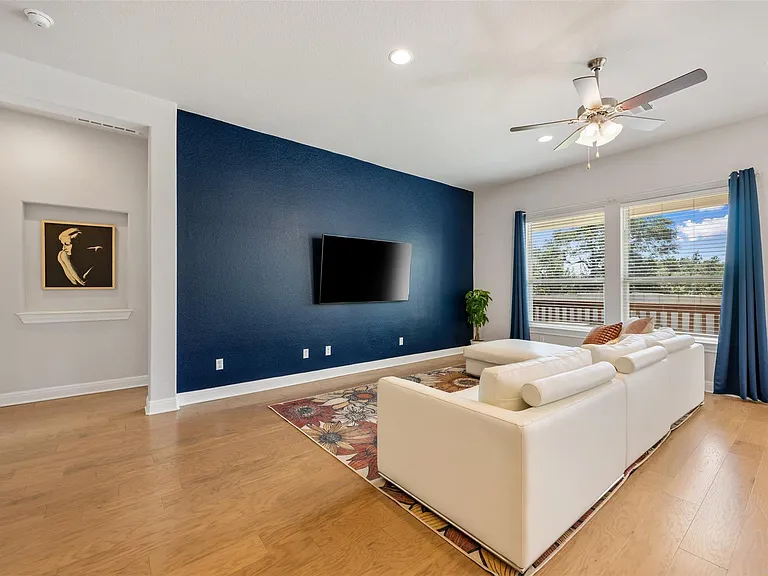 686 Treadwell Ln — Photo 9