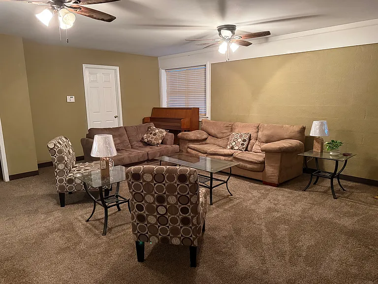 Sherry Dr — Photo 4