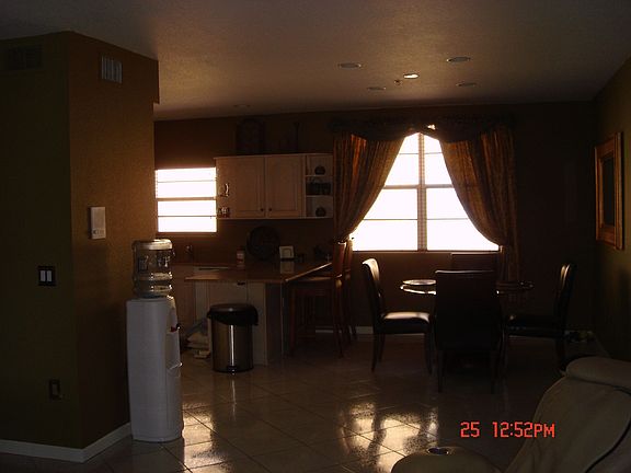 Spacious kitchen & dining
