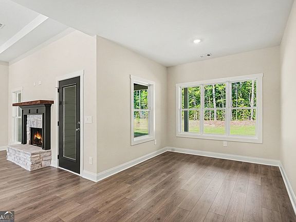 4th image of 460 Flint Farms Dr