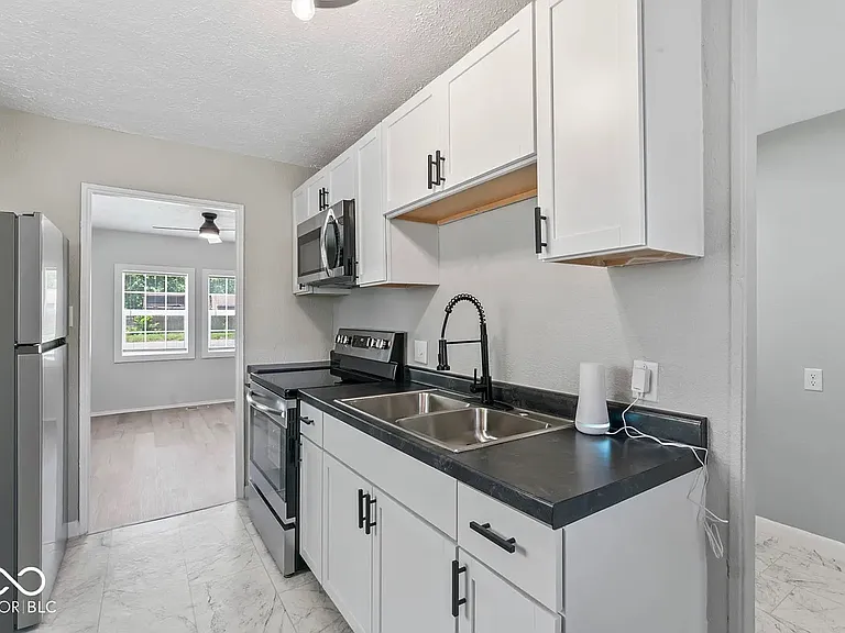 2257 N Tibbs Ave — Photo 9