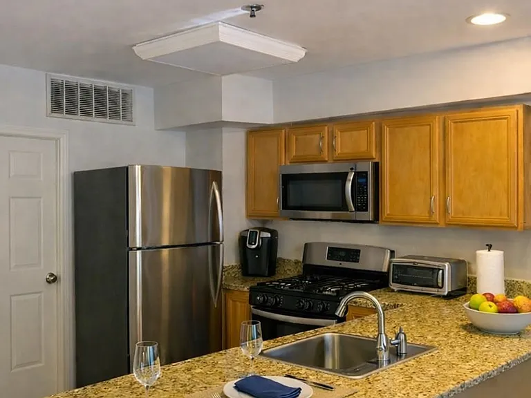 524 Bloomfield St #4 — Photo 2