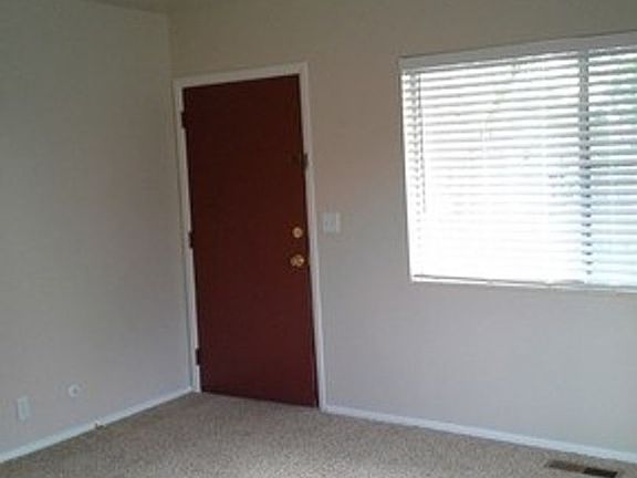 4th image of 2622 S Green St #8283983