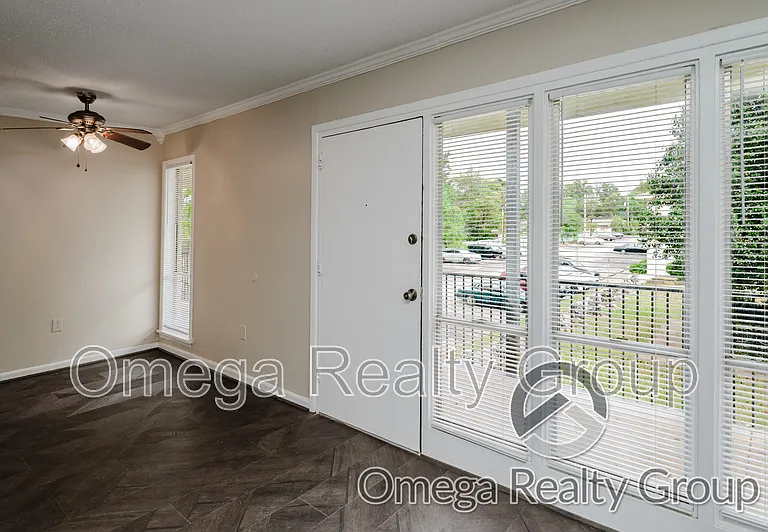 South Court Apartments — Photo 9