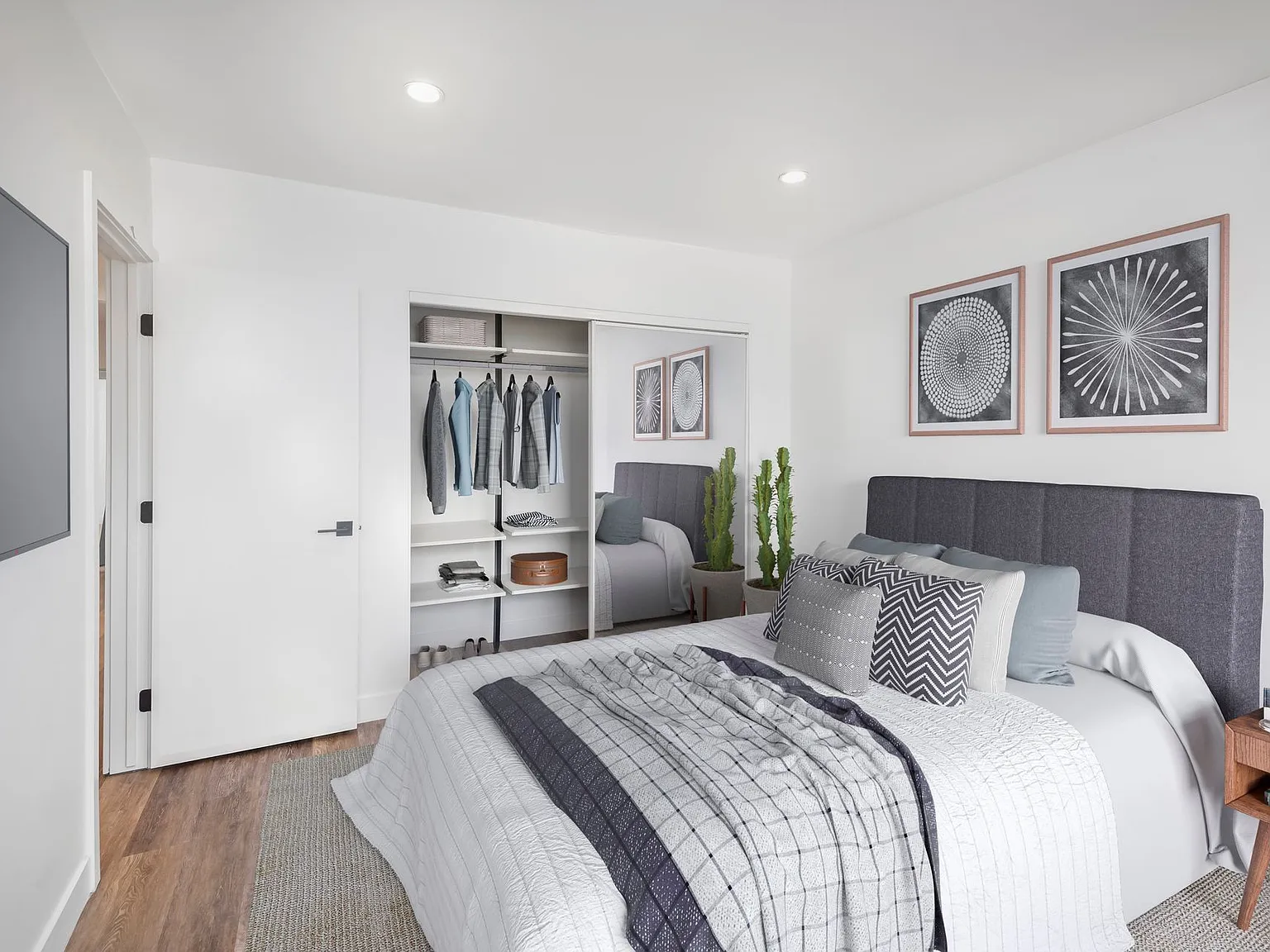 1563 Gordon St - Now Offering a $500 Look & Lease Credit on Select Units! — Photo 2