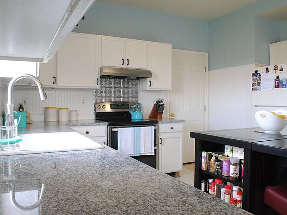 3rd image of 8406 Sunshine Ct