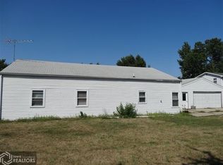 1201 E Saint Ln, Grinnell, IA 50112