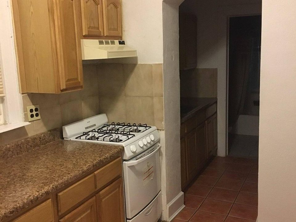 1st image of 841 Clarence Ave